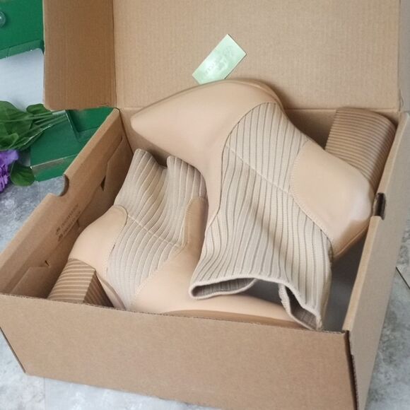 Womens Size 8 Chic Heels Ankle Boots Zipper Pointed Toe Booties Tan Festival - Picture 11 of 11